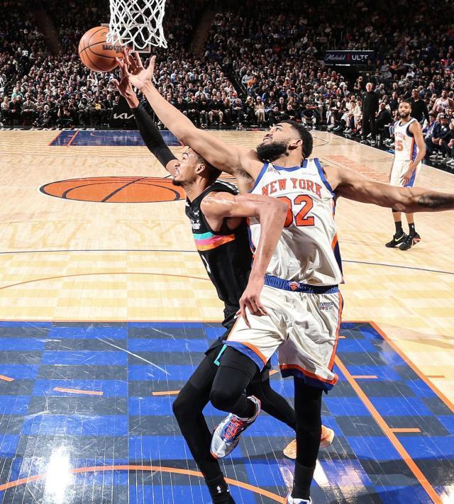 开云体育中心-89分赛季新低！尼克斯筑起铁桶阵，终结马刺11连胜